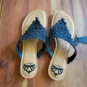 NIB Fergilicious crochet black flip flops